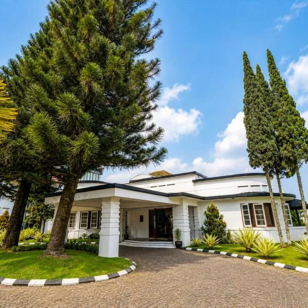 Townhouse Oak Casa D'Ladera Bandung, hotel u gradu Bandung