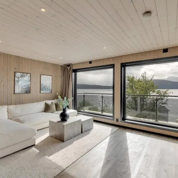 Private Cabin in Malangen Northern Lights and Fjord, hotel em Kjerrvika