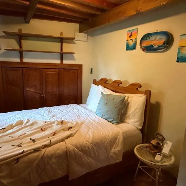La Casa de Pucha Surf History & Tropical Stay, хотел в Pedasí Town