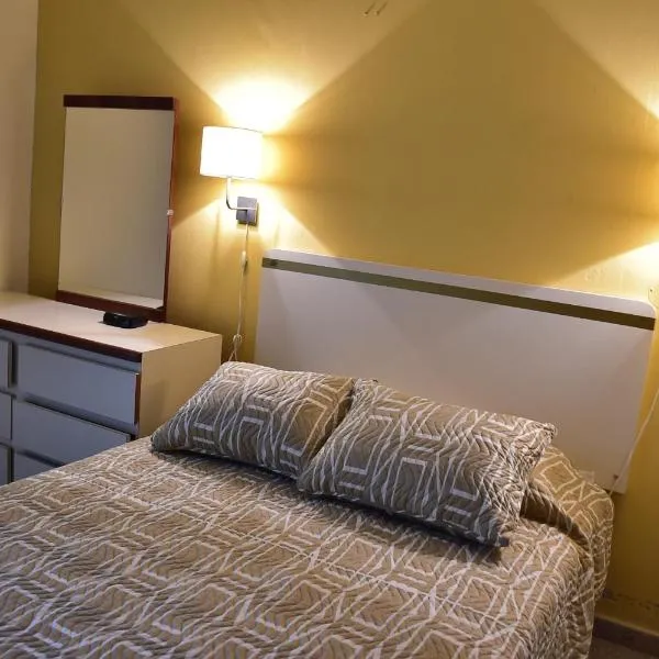 Hostal Universitario, hotel v destinaci San Germán