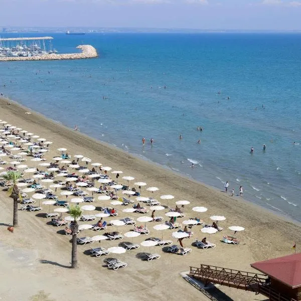 Mercure Larnaca Finikoudes Beach, khách sạn ở Larnaka