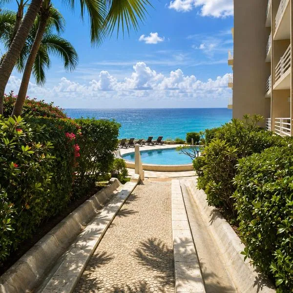 Seaside Serenity - Pools & Beach Access, хотел в Cupecoy