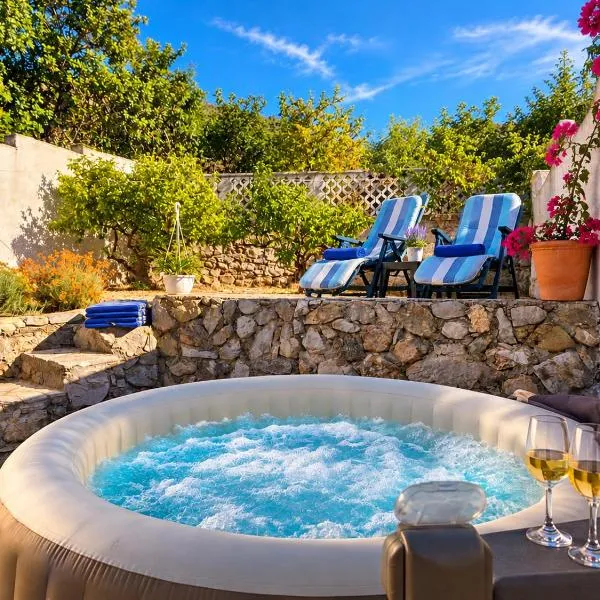 Paradise found, hotel di Komiža