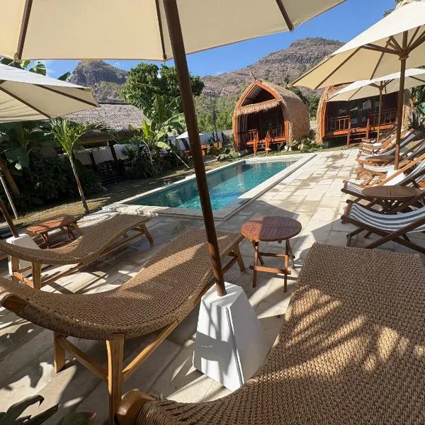 Damai Bungalows, hotel v mestu Maluk