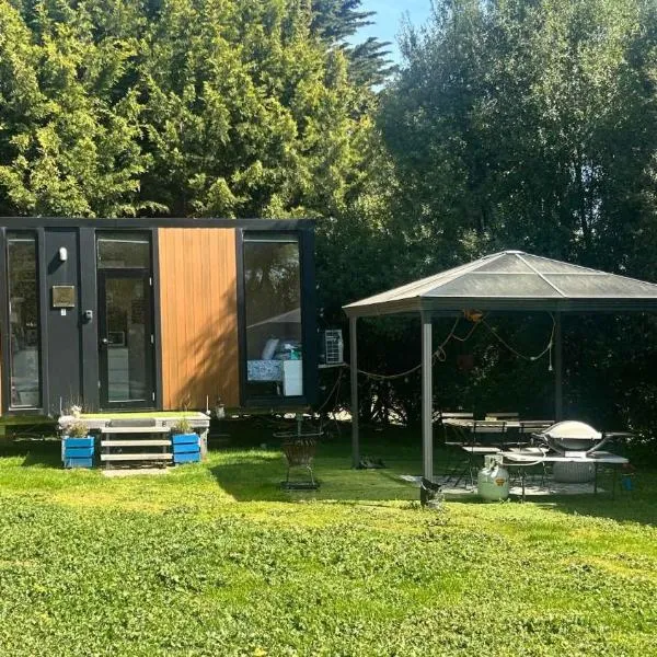 Fassifern Tiny House 2 by Tiny Away، فندق في Lancefield
