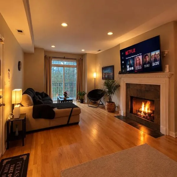 Closest Condo to The United Center 3 Bedrooms & Futon, hotel em Chicago