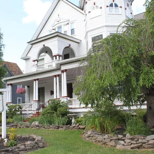 Victorian Charm Inn, hotel in Towanda
