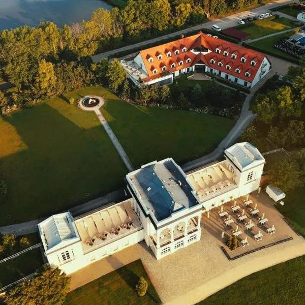 HOTEL Hraniční zámeček, hotel din Hlohovec