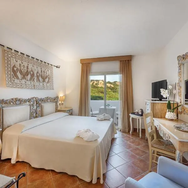 Viesnīca COLONNA GRAND HOTEL CAPO TESTA, a Colonna Luxury Beach Hotel, Santa Teresa Sardegna pilsētā Santa Terēza Galura