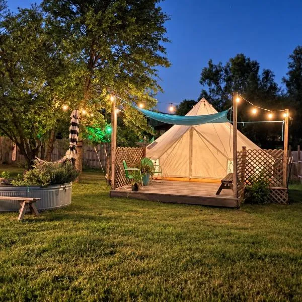 Savannah-Winery Yurt near Sequoia & Kings Canyon National Parks, hotel en Dunlap