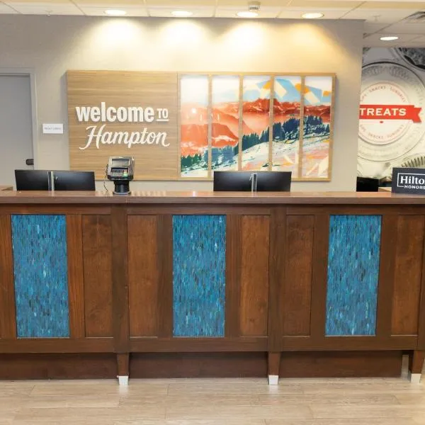 Hampton Inn & Suites Stroudsburg Bartonsville Poconos、ストラウズバーグのホテル