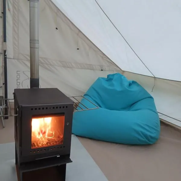 Kasaritsa में, होटल GLaMPLIFE koos suitsusauna või kümblustünniga