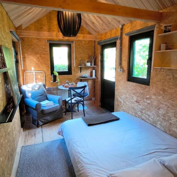 La tiny house du jardin, Hotel in Huy