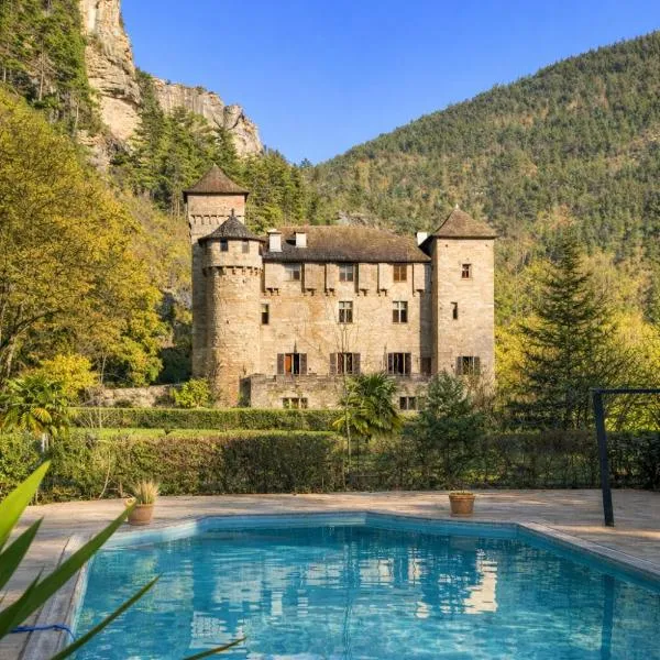 Château De La Caze Piscine & Spa - Ste Enimie, hotel u gradu 'Sainte-Énimie'