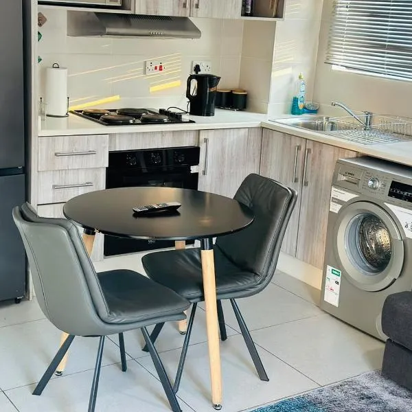 Cozy One-bedroom Apartment near GrandPalm Resort Block 5, Gaborone, Botswana, hotel i Mogoditshane