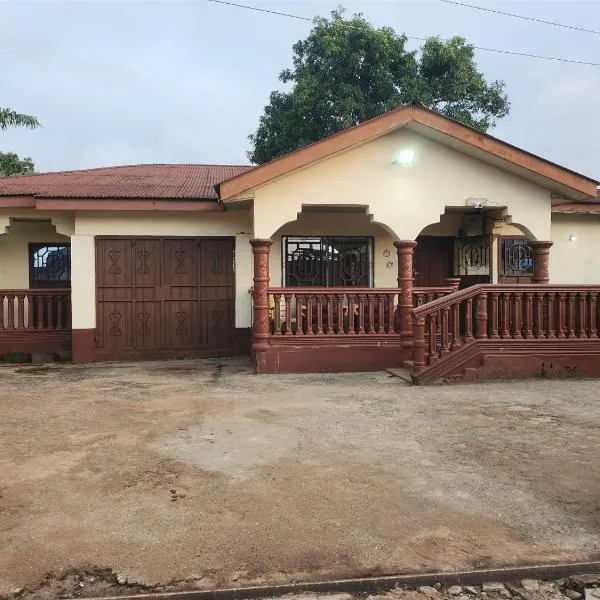 Hariom Yogi Guest House Yogi Homestay, hotel di Freetown