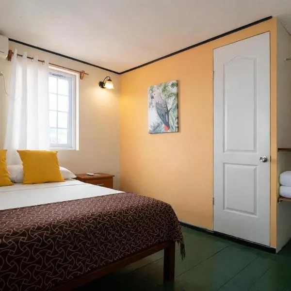 Hostal Cay, hotel Bastimentosban