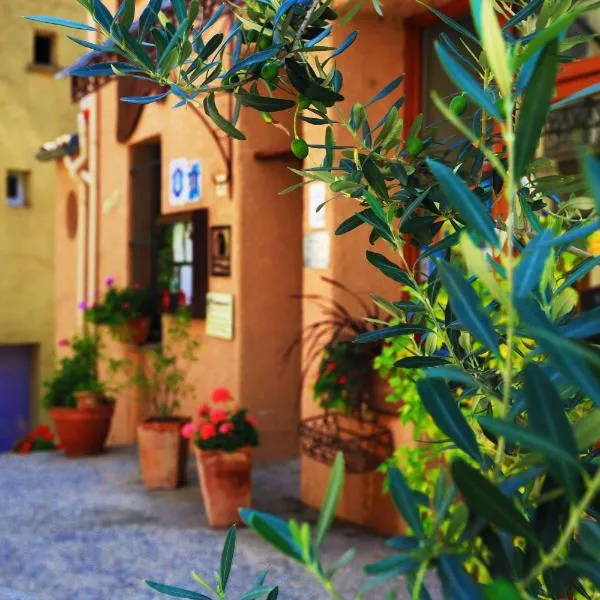Logis auberge restaurant Du Vigneron, hotel in Cucugnan
