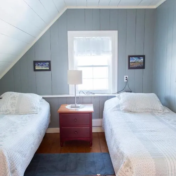 Gîte Au Coin De La Berge, hotel in Perce