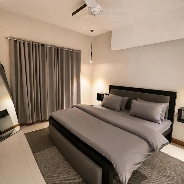 Celeste Boutique Rooms - 3 Mins from LUMS DHA Phase 5 โรงแรมในลาฮอร์