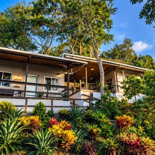 Stone Hill farm & cabins, hotel u gradu Penonomé
