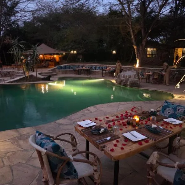 Dolly Farm & River Camp, Luxury Tents, hotell i Usa River