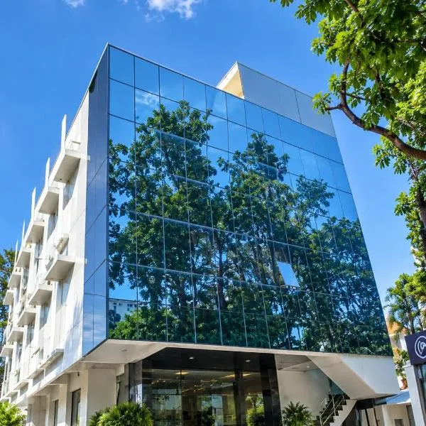 Hotel D & S, hotel di Hyderabad