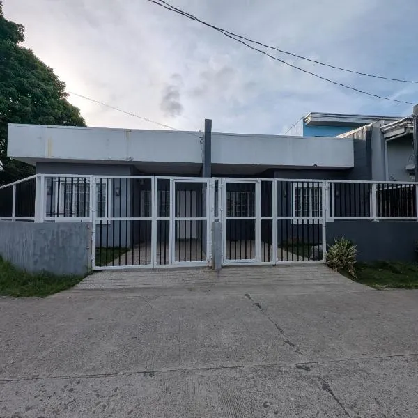 Entire Home Unit 2 Netflix AC Washer, Hotel in Daet