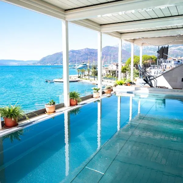 Boutique Hotel La Roche, отель в Тивате