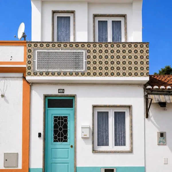 Natalie's tiny house- 6 minutes from the beach!, hotel a Odeceixe