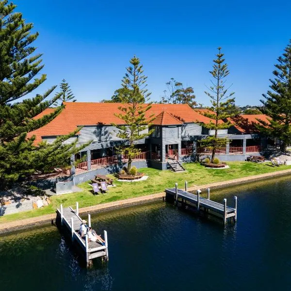 Mariners Cove Waterfront Motel and Apartments, hotel i Paynesville