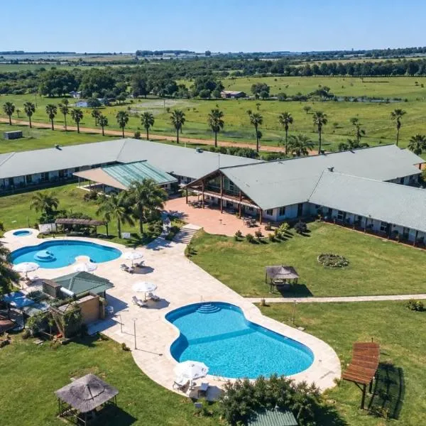Hotel los Naranjos, hotel i Termas del Daymán