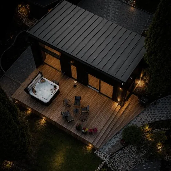 Villa Lakstīgalas Lux، فندق في Skrīveri