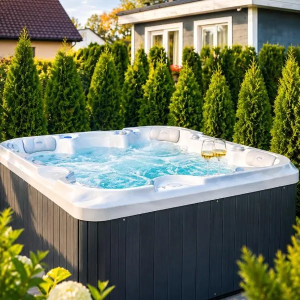 Family Garden House with Outdoor Jacuzzi, Free Parking, Playground, BBQ and AC, hotel in Rīga