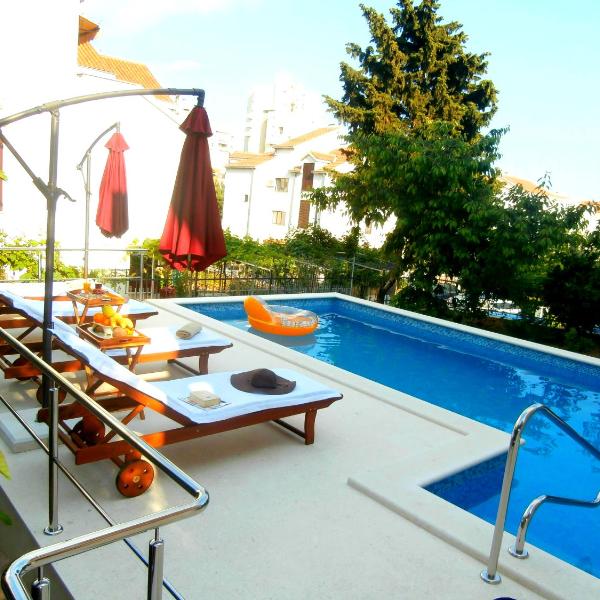 Apartments Song, Split