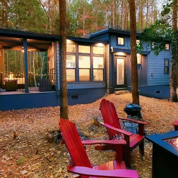 Tiny Home Lookout Mountain - Near Downtown & Falls,位于Mentone的酒店