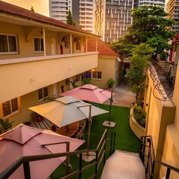 CASA NATALIA - Guesthouse, hotelli kohteessa Luanda