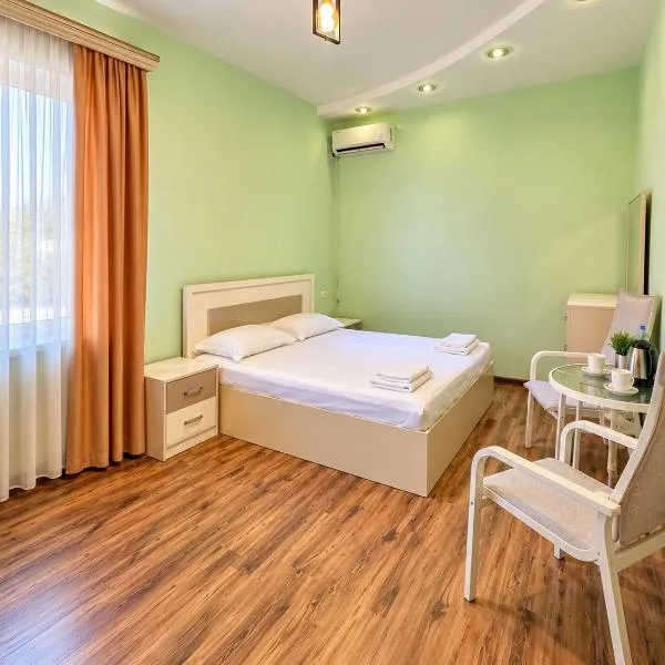 Garden EVN Airport 5 min from Airport, hotel en Pʼarakʼar