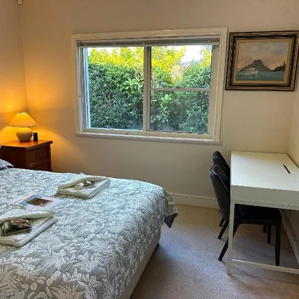 Two Private Guest Rooms in a Large Home Caringbah South, хотел в Caringbah