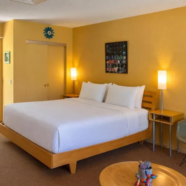 Orbit In - 21 and Over - A Town & Desert Boutique Hotel, ξενοδοχείο στο Παλμ Σπρινγκς