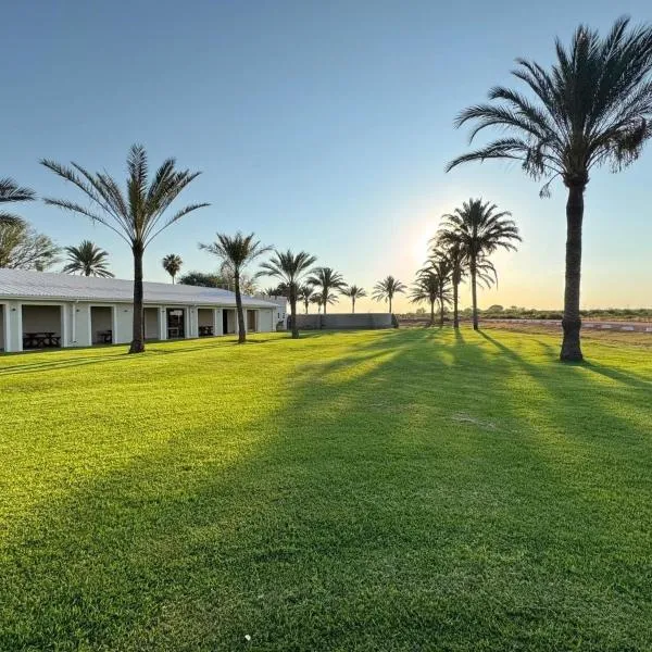 Flying Ostrich Guesthouse & Palmrest Farmstall, hotel en Mariental