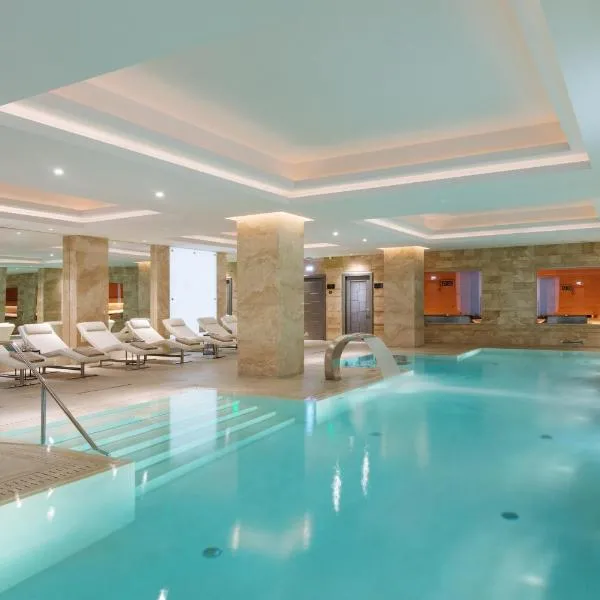 रीगा में, होटल Grand Hotel Kempinski Riga
