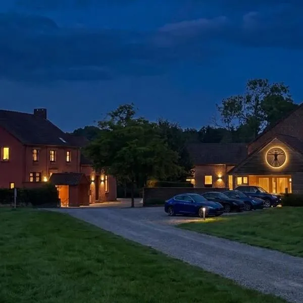 Domaine du Bois d'Hez - Corporate Privative Hotel, hotel in Genappe