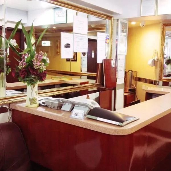 City HK Guest House 24 HOUR RECEPTION Block D & E 10TH FLOOR, hotel din Hong Kong