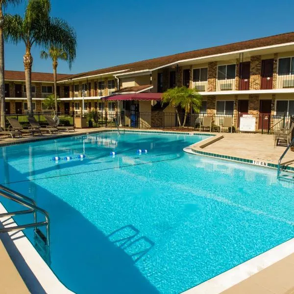 Roadstar Hotel Zephyrhills โรงแรมในเซฟเฟอร์ฮิลส์