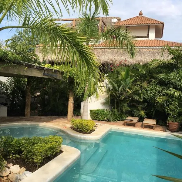 Villa Maria Bed and Breakfast, hotel di Puerto Escondido