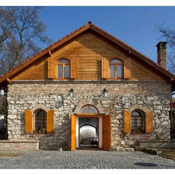 Cifrapince és Vendégház, hotel v destinaci Tordas