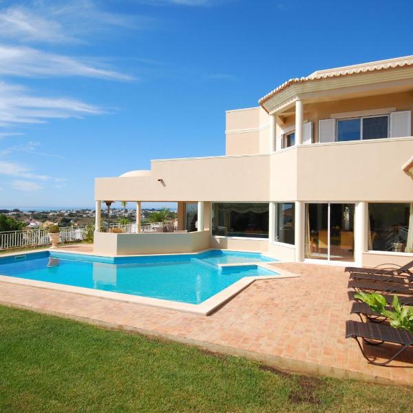 Lavish Villa with Private Swimming Pool