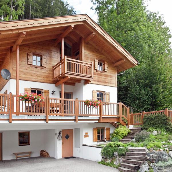 Quiet chalet with sauna in Königsleiten