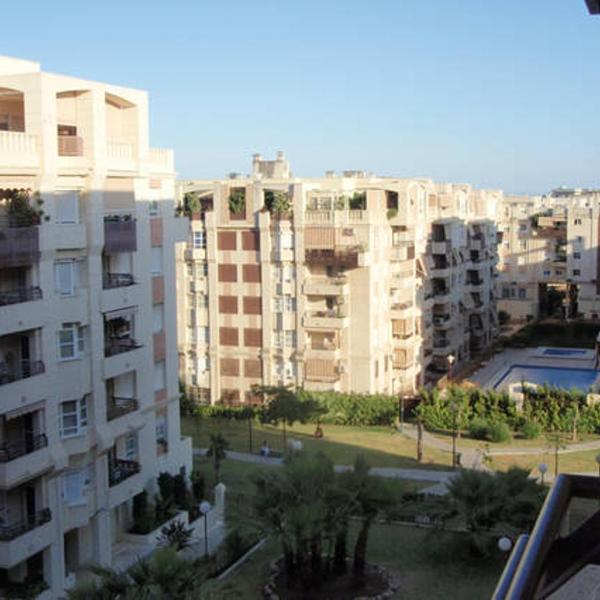 Apartamento Teatinos con piscina espectacular, aire acondicionado en salón-comedor y ventiladores en habitaciones